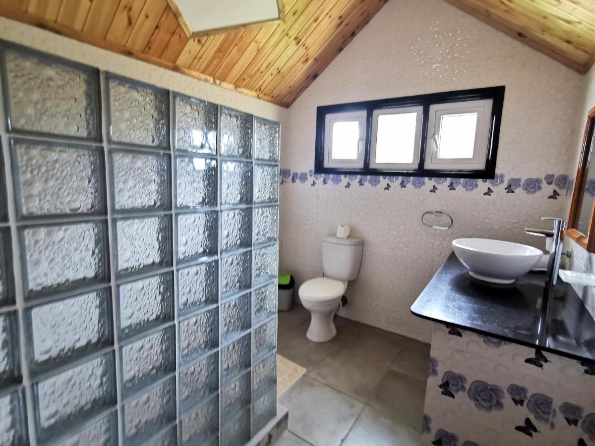 Chez Marva Grande Villa Coco 3 A 12 Personnes ラ・ディーグ島 エクステリア 写真